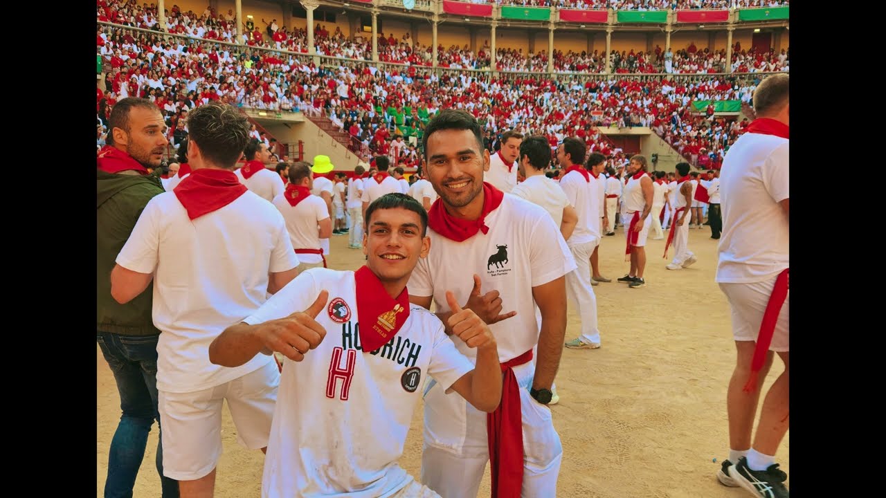 I RAN WITH THE BULLS IN SPAIN!🐃🇪🇸 #bullrun #pamplona #runningwiththebulls #spain #sanfermin #travel