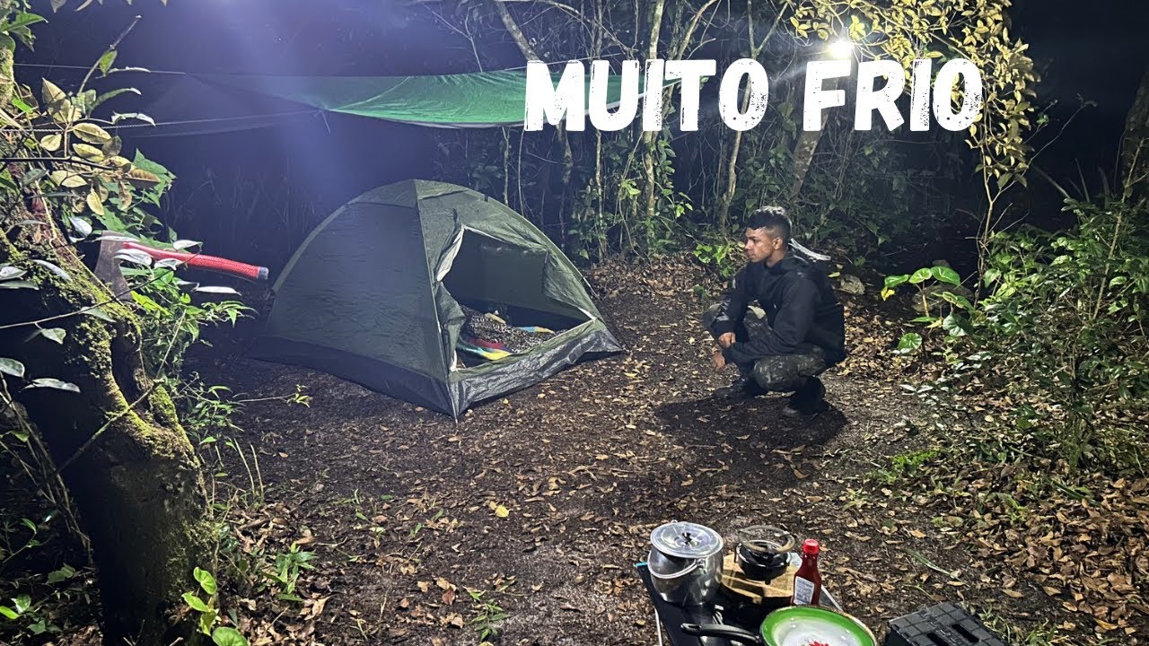 ⛰️ ACAMPAMENTO SOLO ao lado de um “OLHO DE ÁGUA” em cima de uma montanha  