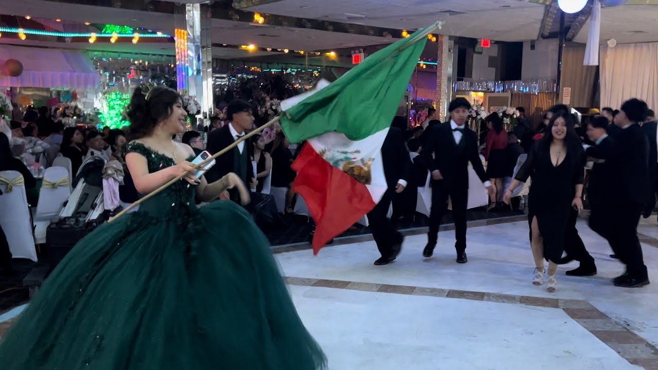 LA ENTRADA CON LA BANDA A LA QUINCEAÑERA JAQUELINE EN BROOKLYN NUEVA YORK ((2023))