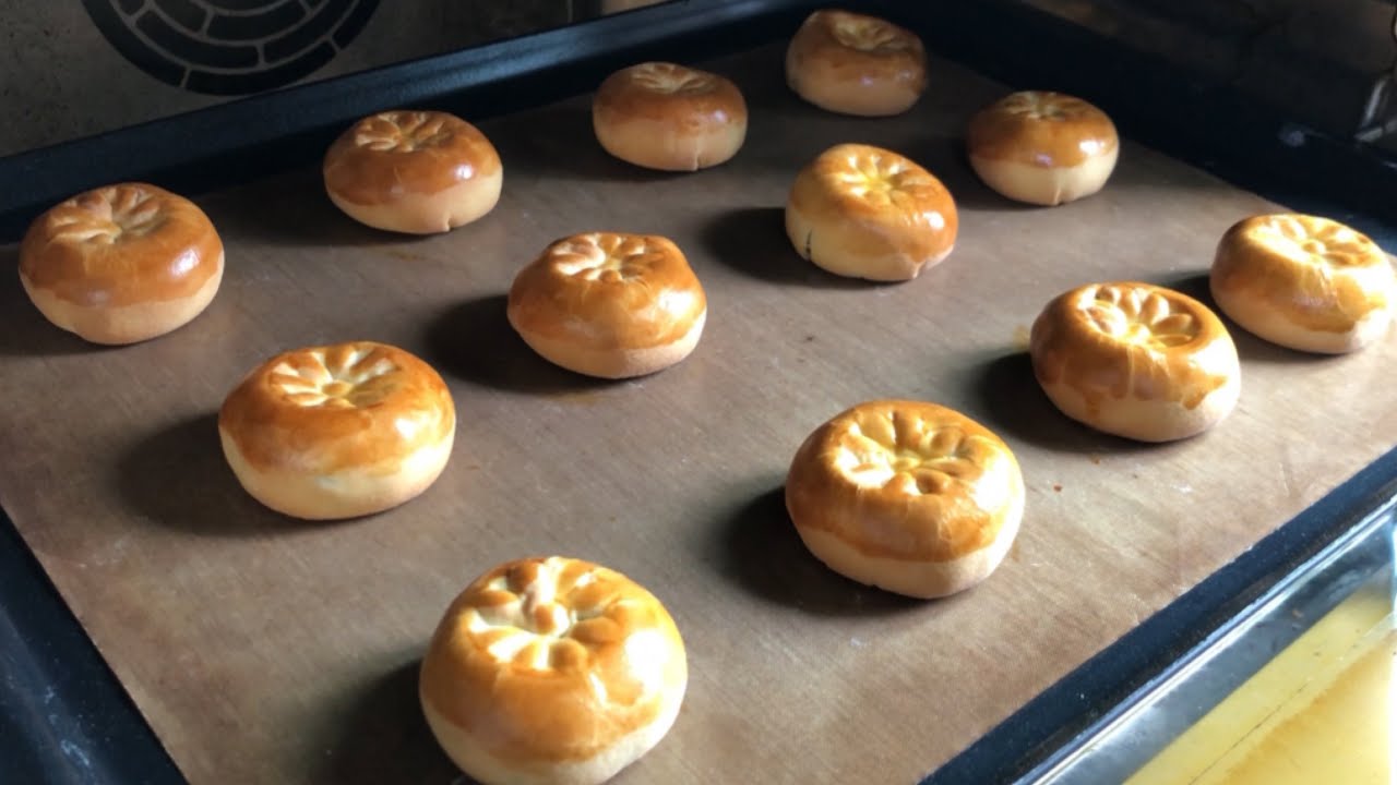 Это местный представительский хлеб. Попытайся. Это вкусно