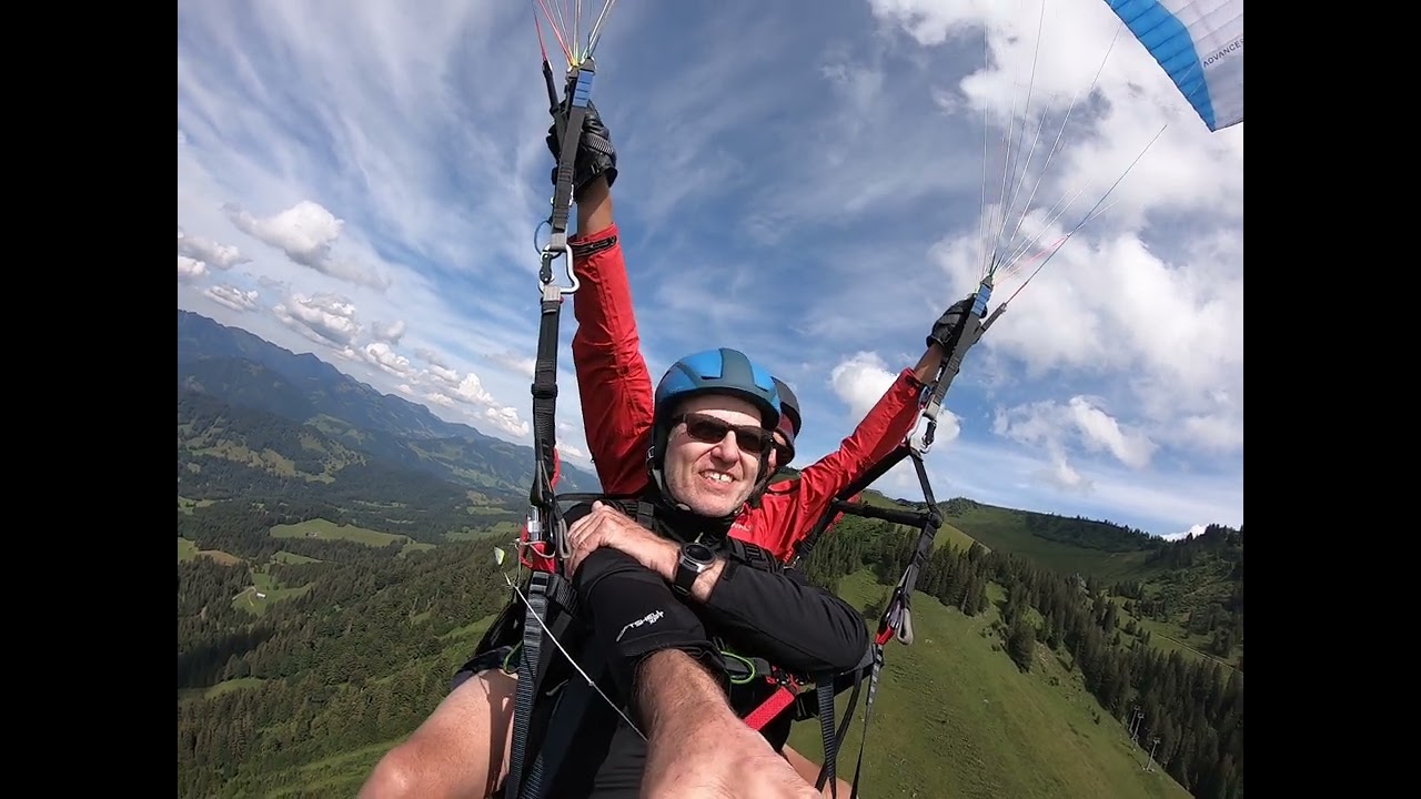 Zwei (ex-)Segelflieger fliegen Tandem-Gleitschirm - Thermik-Flug - Startplatz Niedere, Vorarlberg