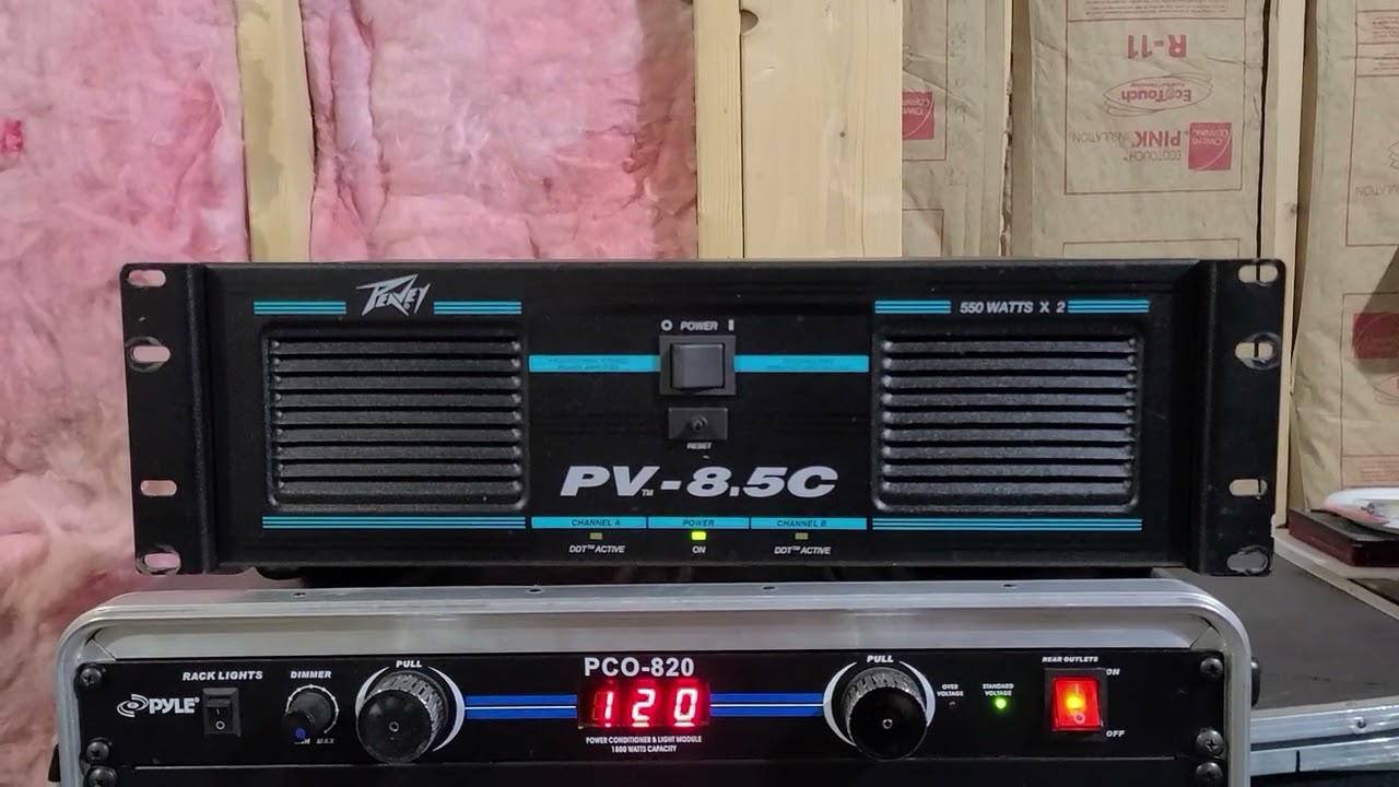 Peavey Power Amplifier 8.5 1100 watts, always rack kept. Great condition.