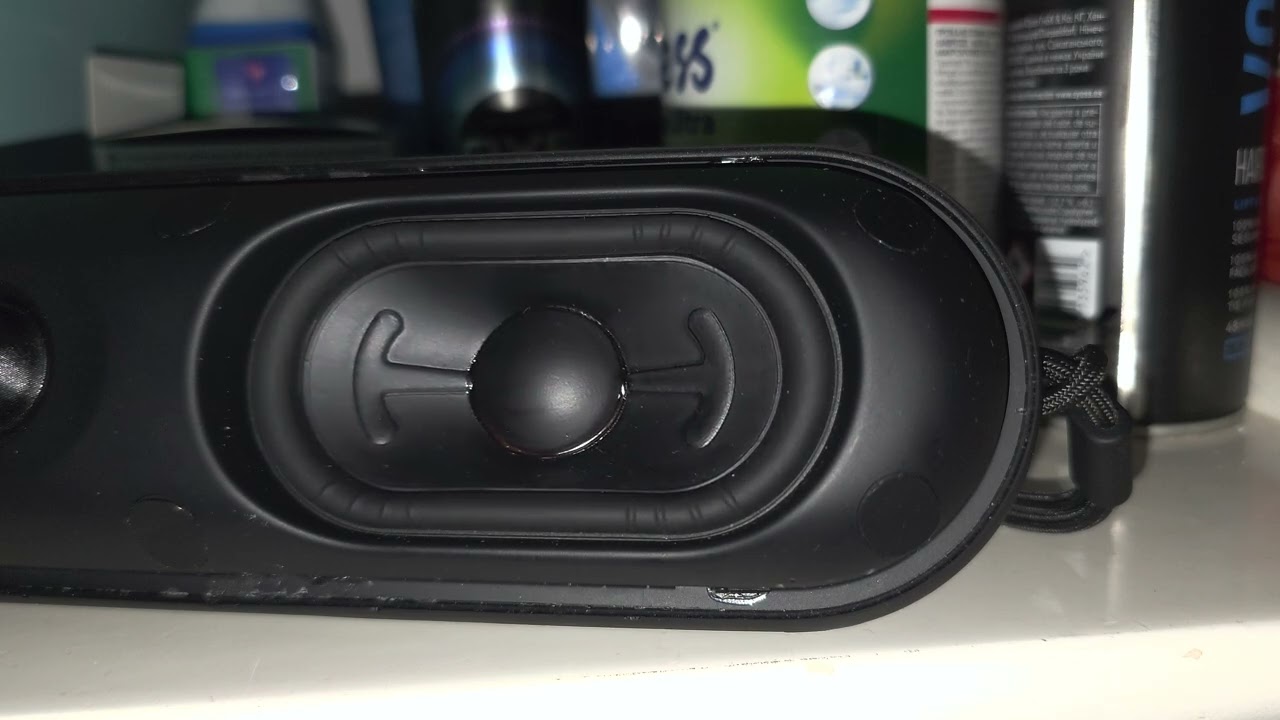 Beats pill bass test (2) in a tiny room (really deep bass 30hz no eq!)