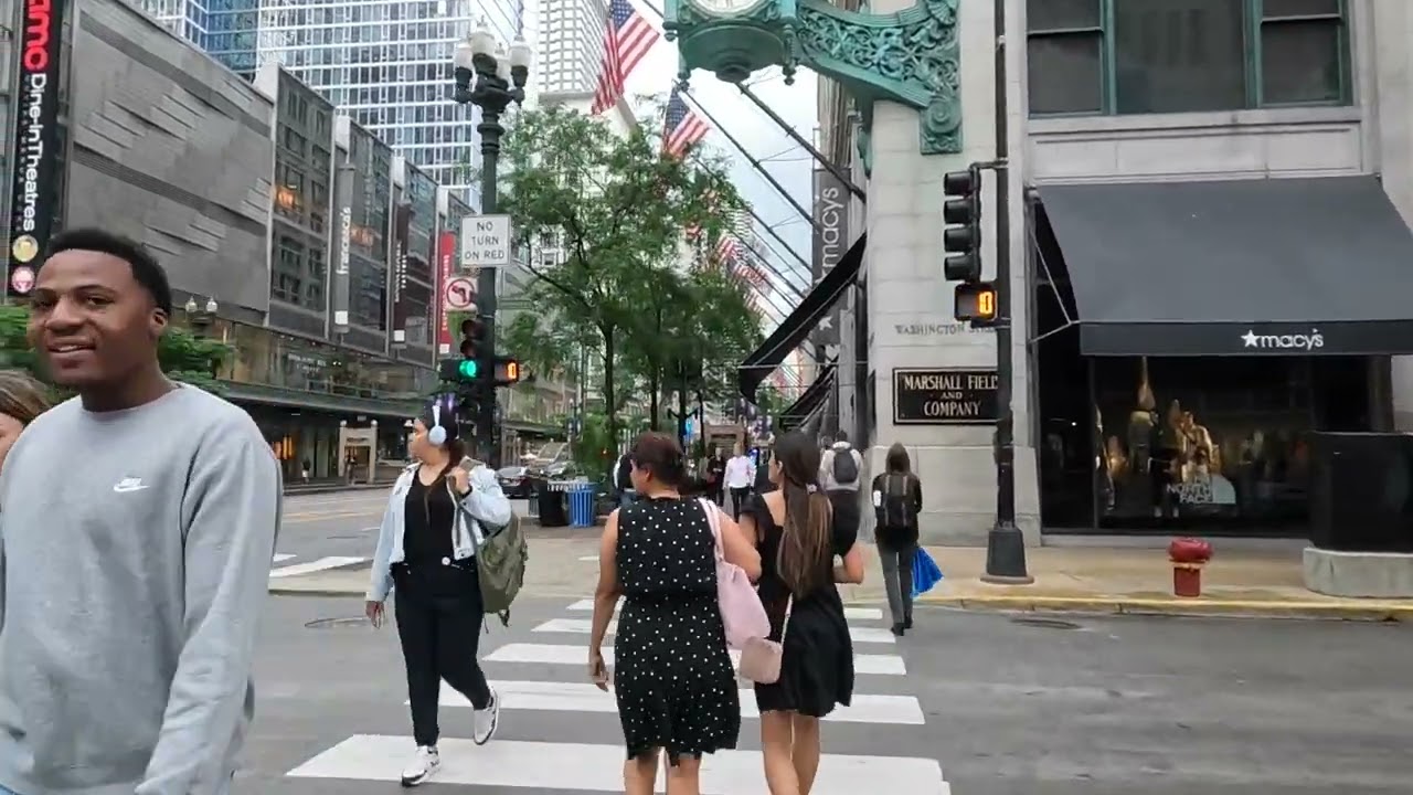Walking Downtown Chicago Loop To River North (Chicago Wanders: Ep. 1)