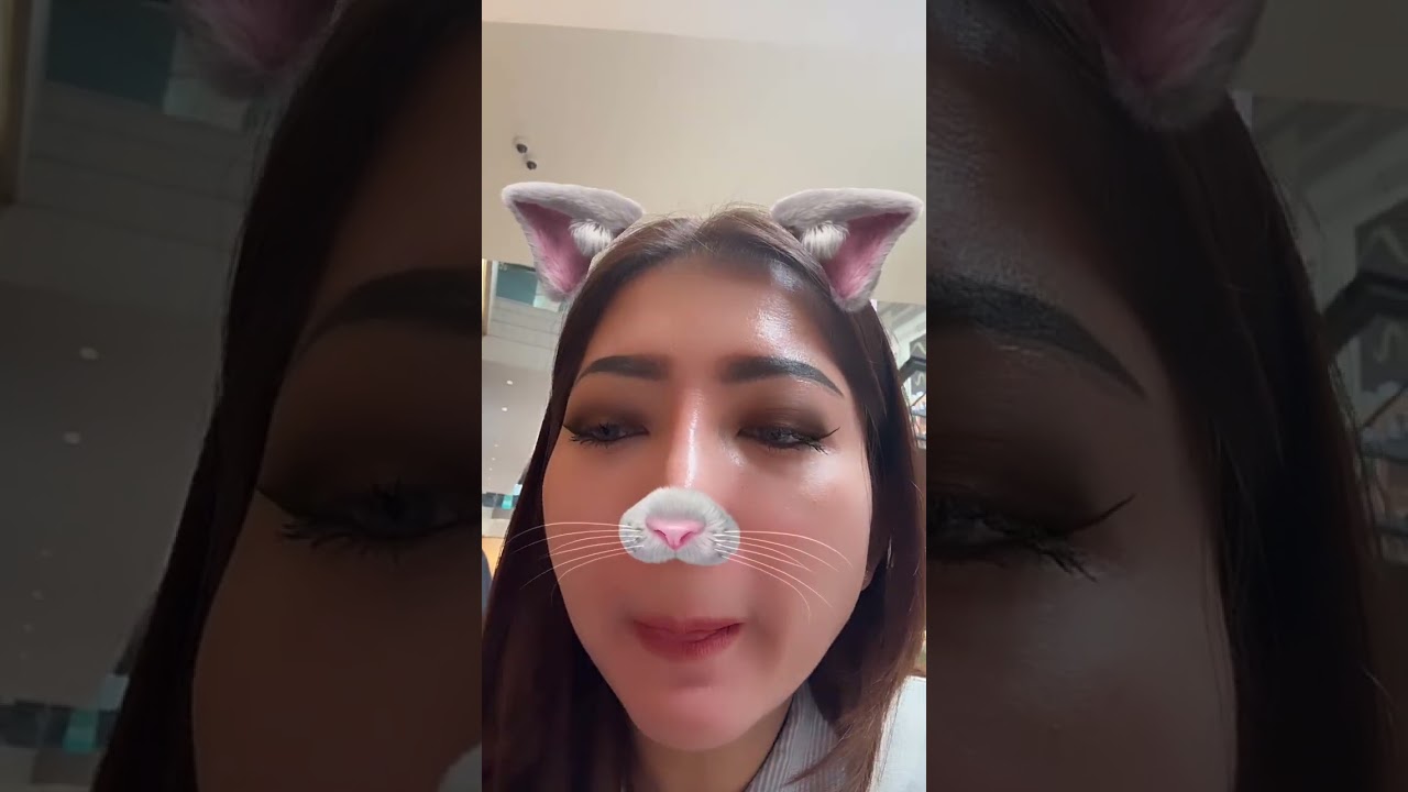 Ice cream kesukaanya krucilnya mama opi,apa lagi di suapin sama mama mmm nyam2 nambah enak