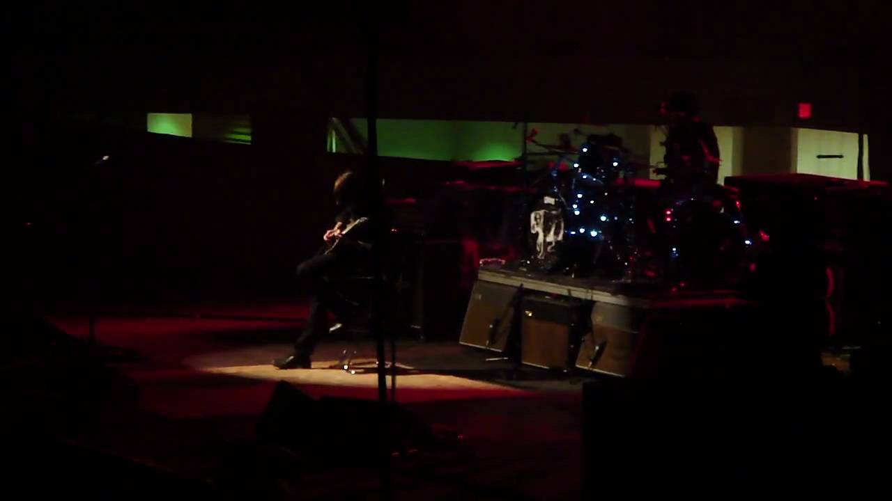 Tony Fredianelli of Third Eye Blind guitar solo.