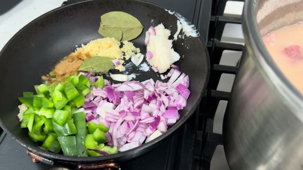 Fajitas de cerdo , Judías , arroz blanco y platanitos fritos