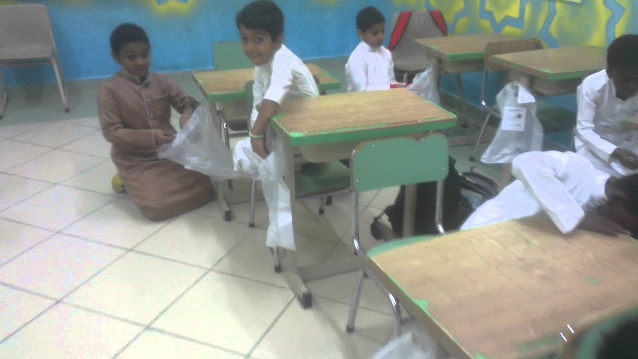 قام فريق عمل فيناخيربتخصيص كيس نفايه لكل طالب حيث يستطيع الطالب وضع النفايه دون القيام من مكانه