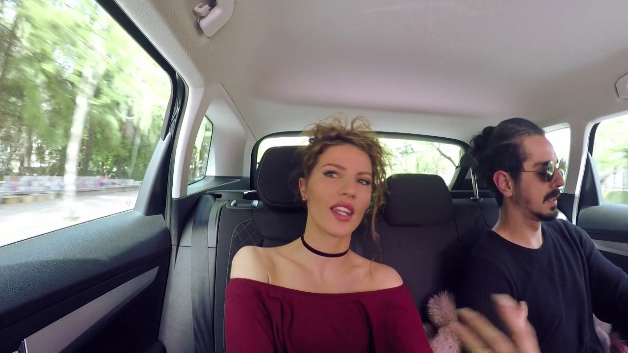 Mos i fol shoferit - Amos Zaharia dhe Isida Mollaymeri n&euml; taksin&euml; e Rudina Dembacaj