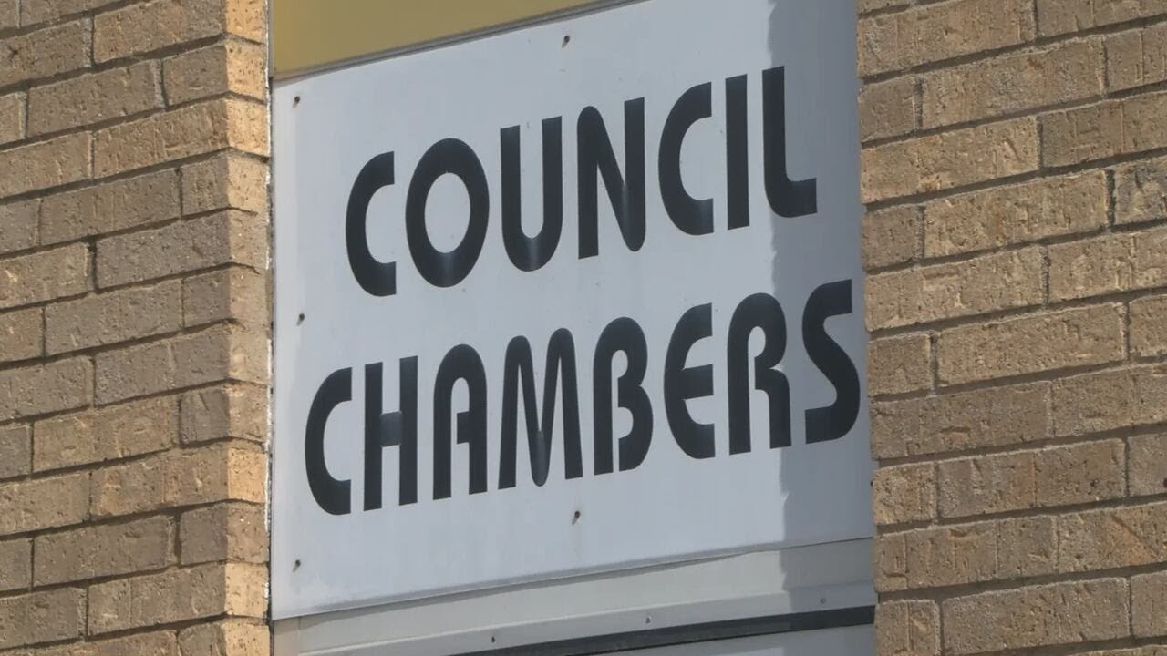 В мэрии города Хьюго разгорелся скандал: сотрудник утверждает, что ему угрожал вице-мэр.