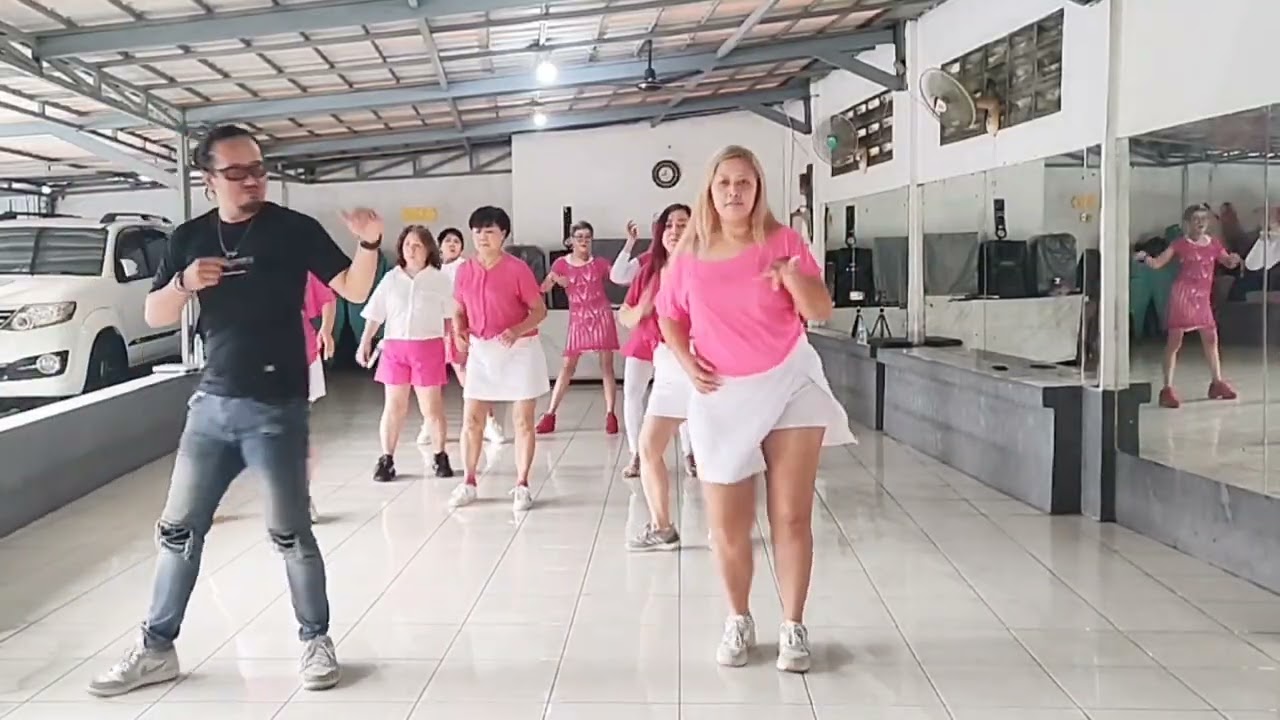 Golden Cha line dance - Choreo:Rebecca Lee , Nisrine Verdonk, Aprilia Munarwati  & Junghye Yoon