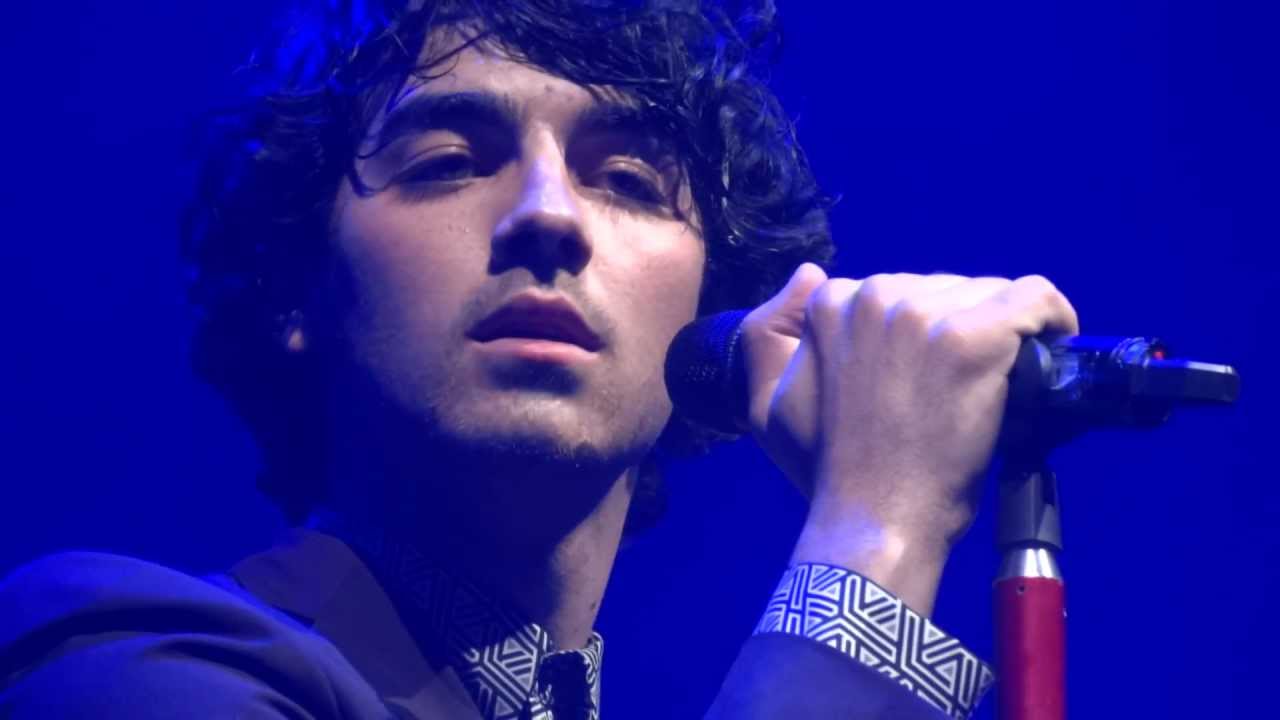 Jonas Brothers "Diamonds/Yellow/A Little Bit Longer" mashup at the Pantages Theatre