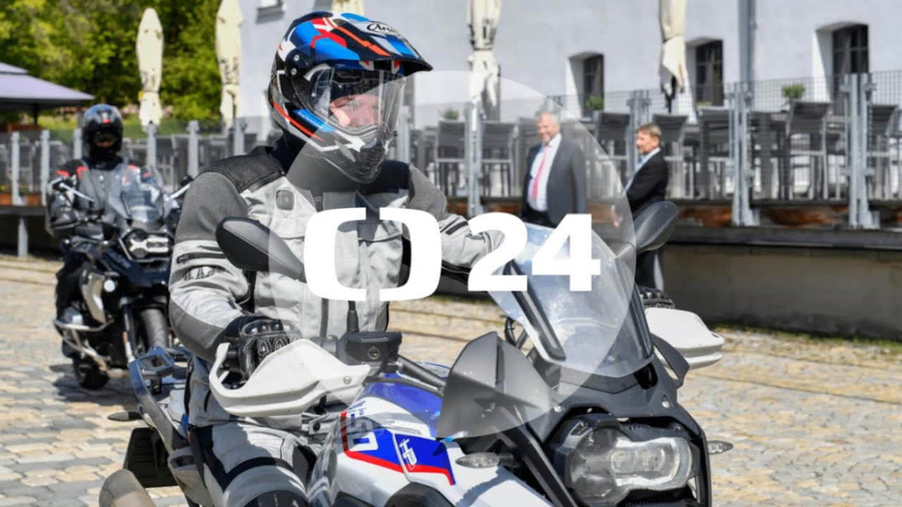 Prezident Petr Pavel zůstává po nehodě na motorce v nemocnici