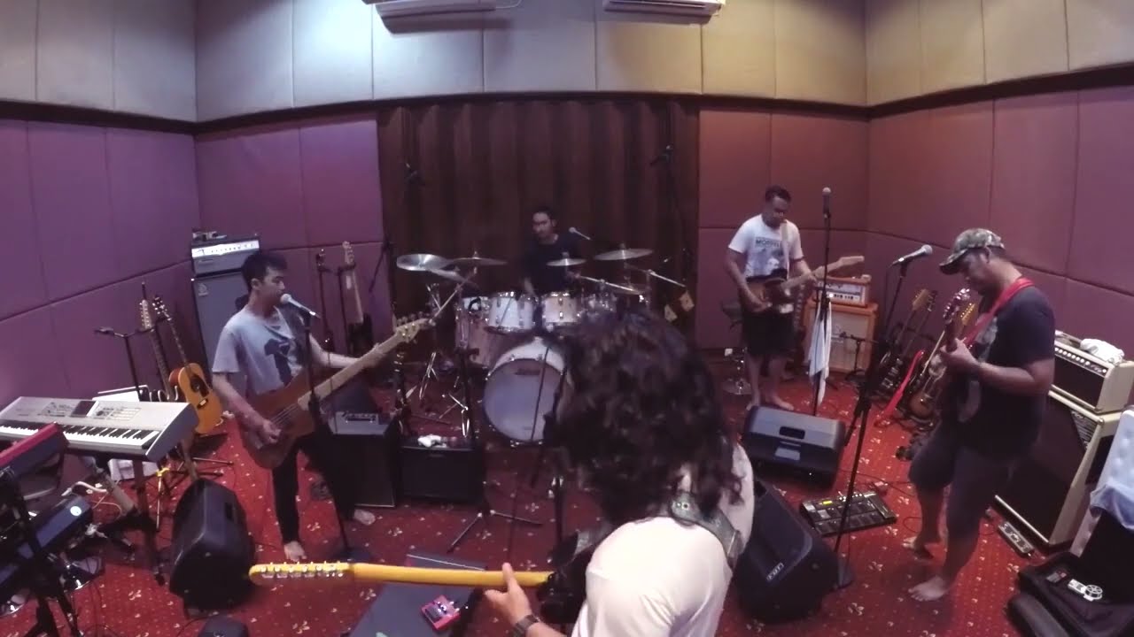 Orchest Stamboel - Black Eyes -  Guitar song, Tielman Brothers Cover, official music video Indo Rock
