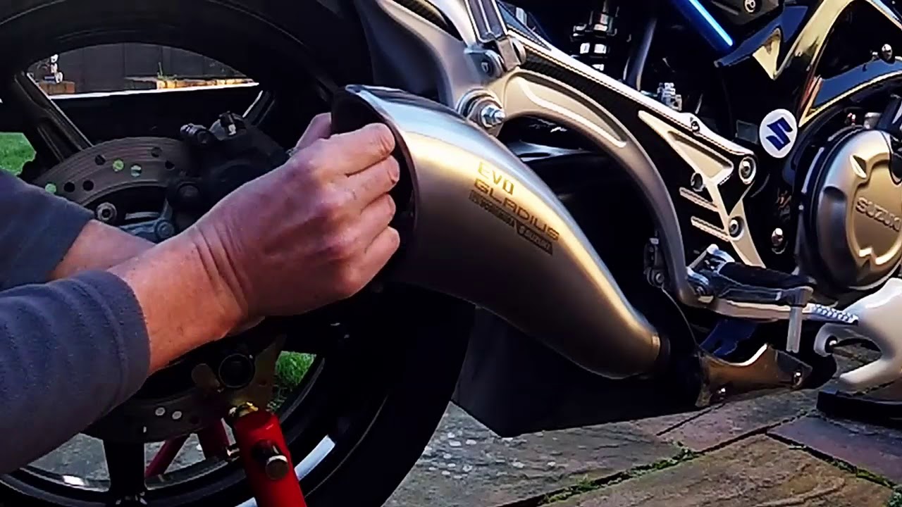 2009 Suzuki Gladius SFV650 Yoshimura Evo Exhaust Sound.