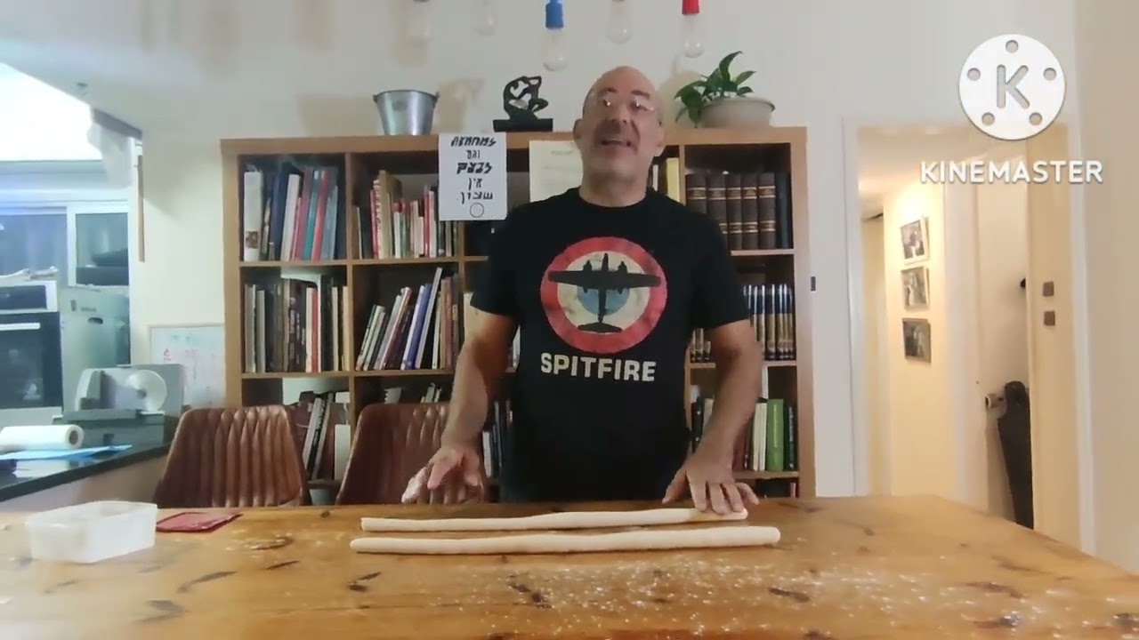 קליעת חלה מ2 רצועות. זה קל יותר ויפה יותר🙂