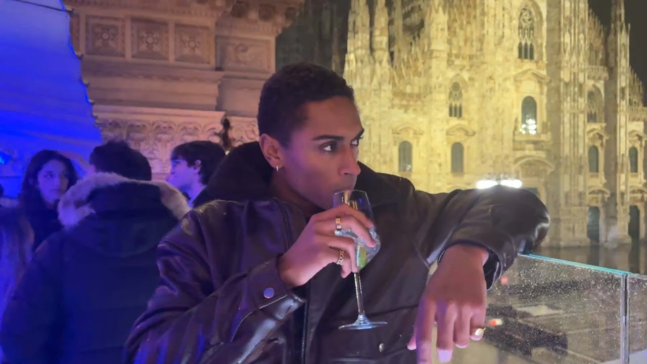 Амечи едет в Милан в качестве модели... СНОВА