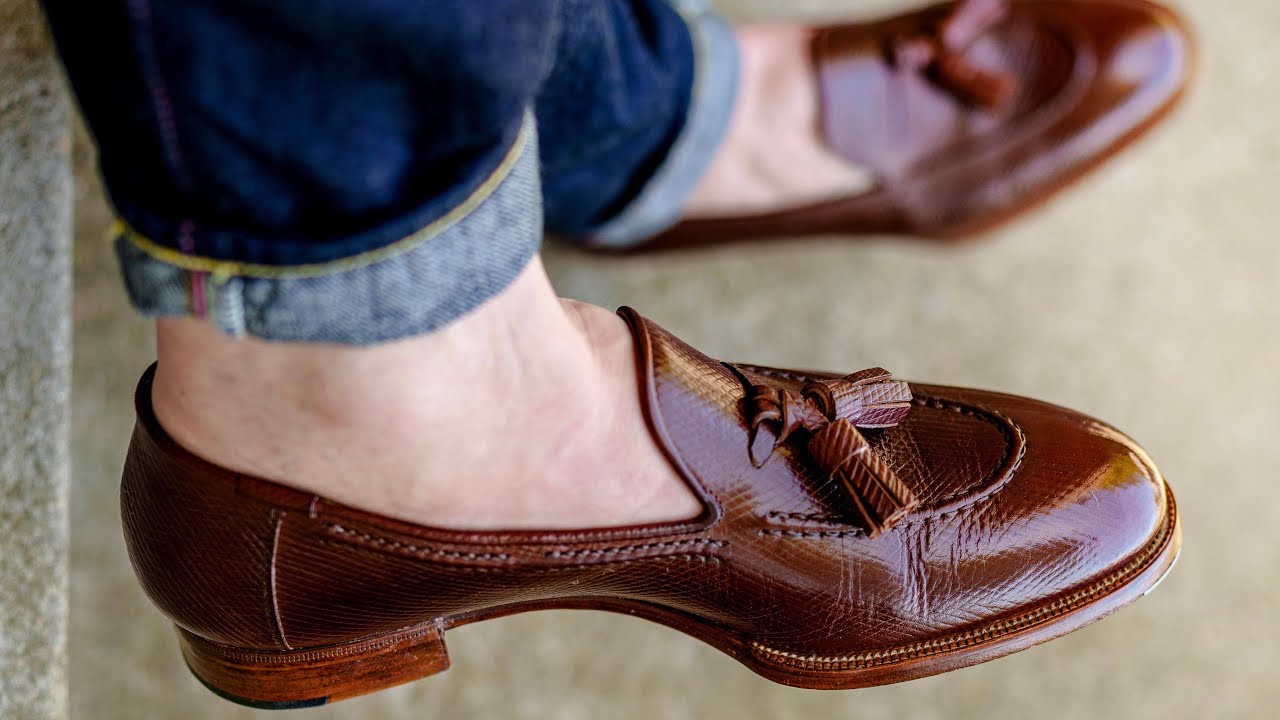 Should you wear shoes without socks?