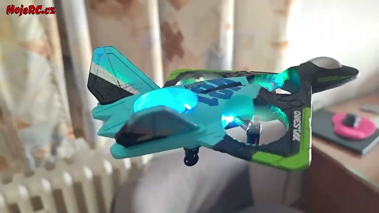 Prvn&iacute; letov&yacute; test letadla Fighter.👌
