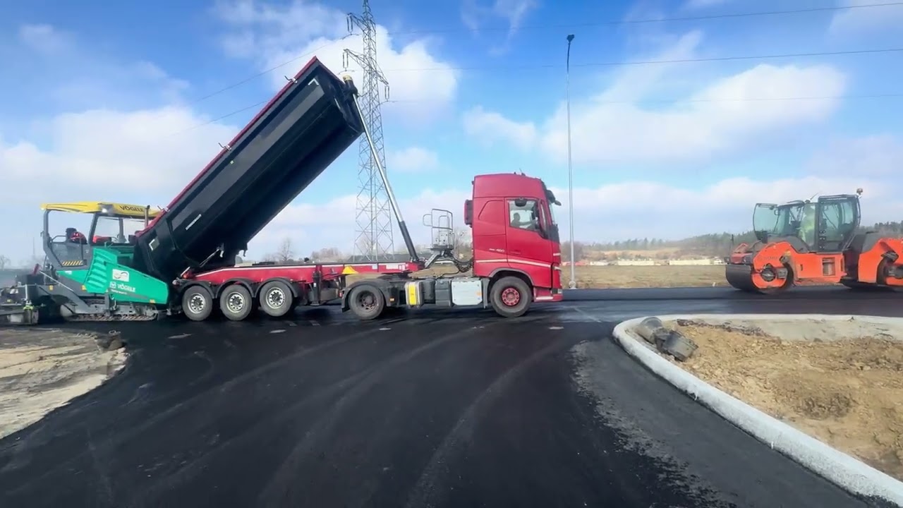 S6Z4 - 2026-03-17-2026-03-23 - Nakładanie masy bitumicznej na MOP-ie P&oacute;łnocnym w km 32+150
