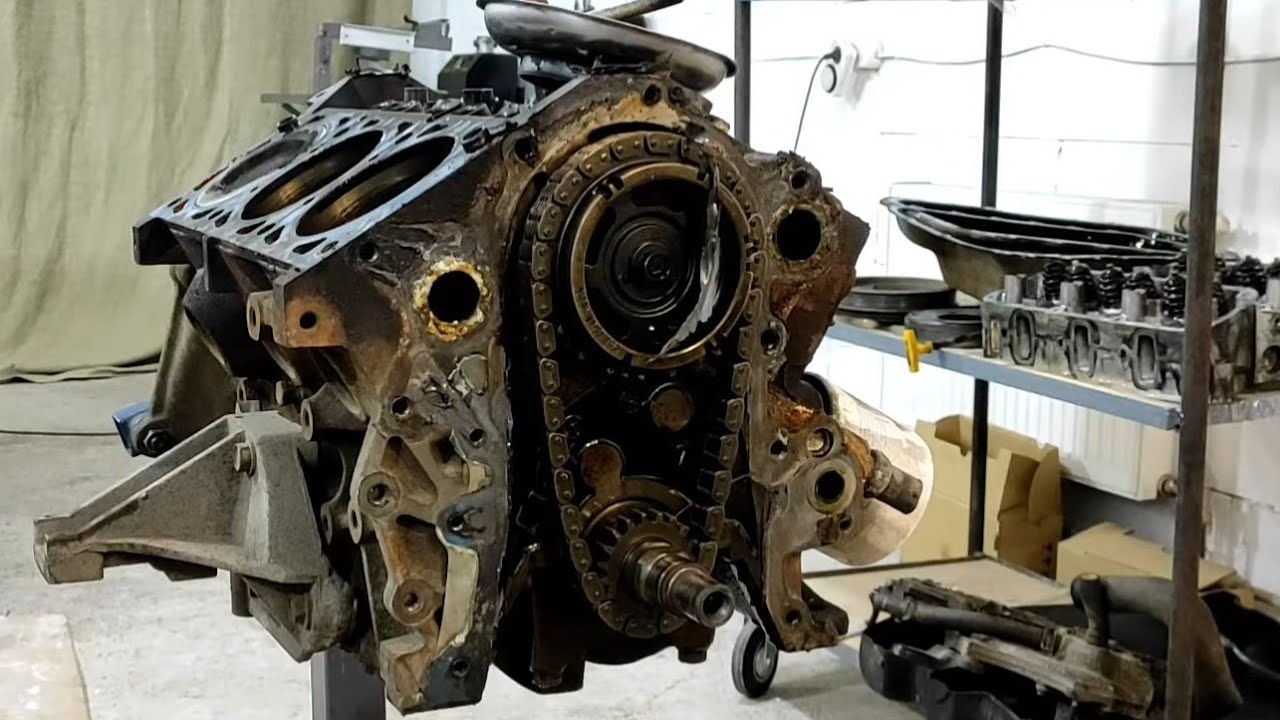 Chrysler Concorde 3.3 V6 engine disassembly. Good old Chrysler.