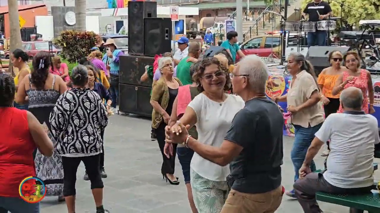 🛑😃👋EL MEJOR SHOW..así se quita uno es estrés de la semana..puro gozar en PLAZA HIJAS DE TAMPICO 🇲🇽💃👉