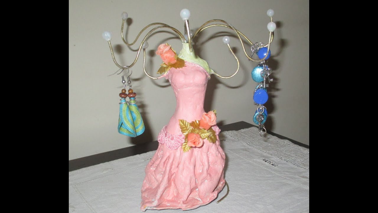 DIY MANIQUI JOYERO CON MATERIAL RECICLADO