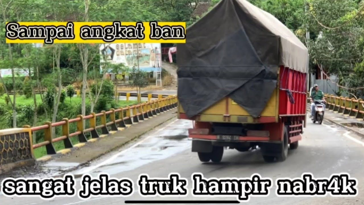 Inilah rekaman detik detik truk hampir tabr4kan di jembatan lahor