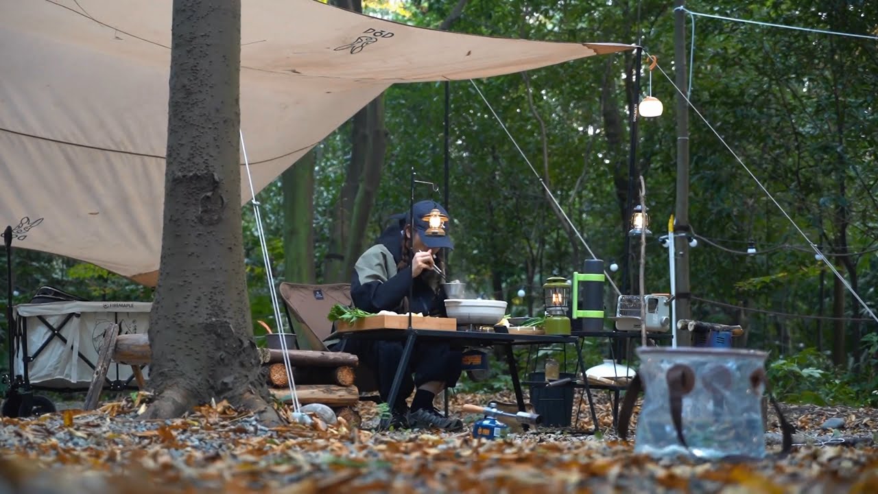 EAT HOT BEEF HOT POT IN THE FOREST - COOKING ASMR | WINTER CAMPING |