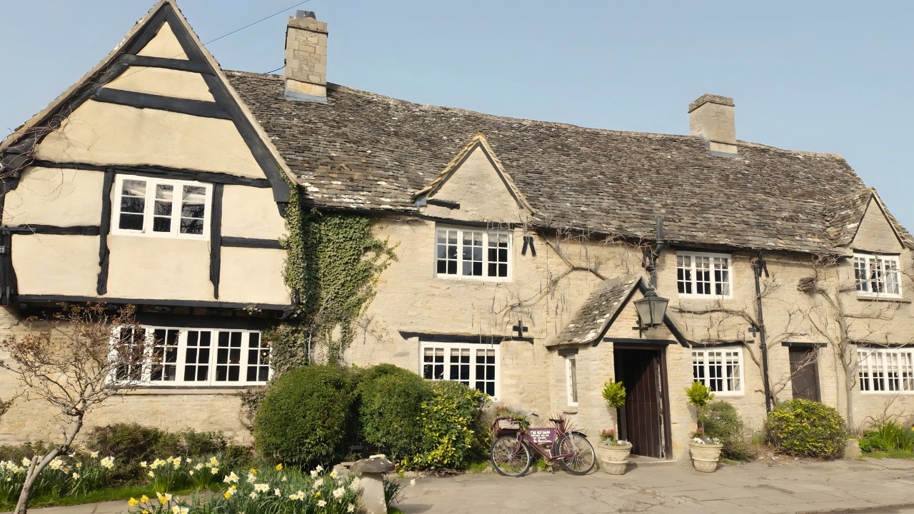 Hidden Cotswold Gem 🌿 Exploring Beautiful Minster Lovell | Relaxing Village Walk 4K