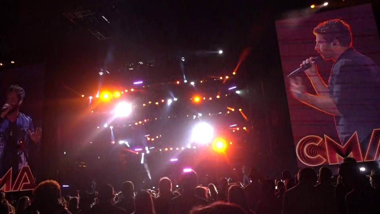 Thomas Rhett w/ Brett Eldredge - Vacation (Live CMA Fest 2016)