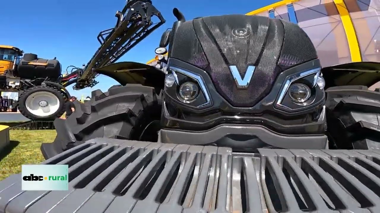 Valtra presentó su nuevo tractor en la Feria Innovar 2025