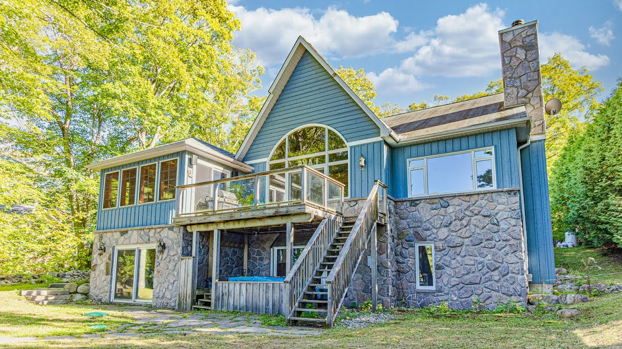 $2.5 Million Dollar Cottage in Lake of Bays, Ontario | 4243 Muskoka Road 117