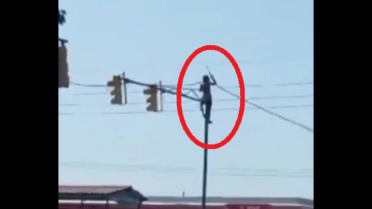 Captan a ladr&oacute;n de cables en plena faena