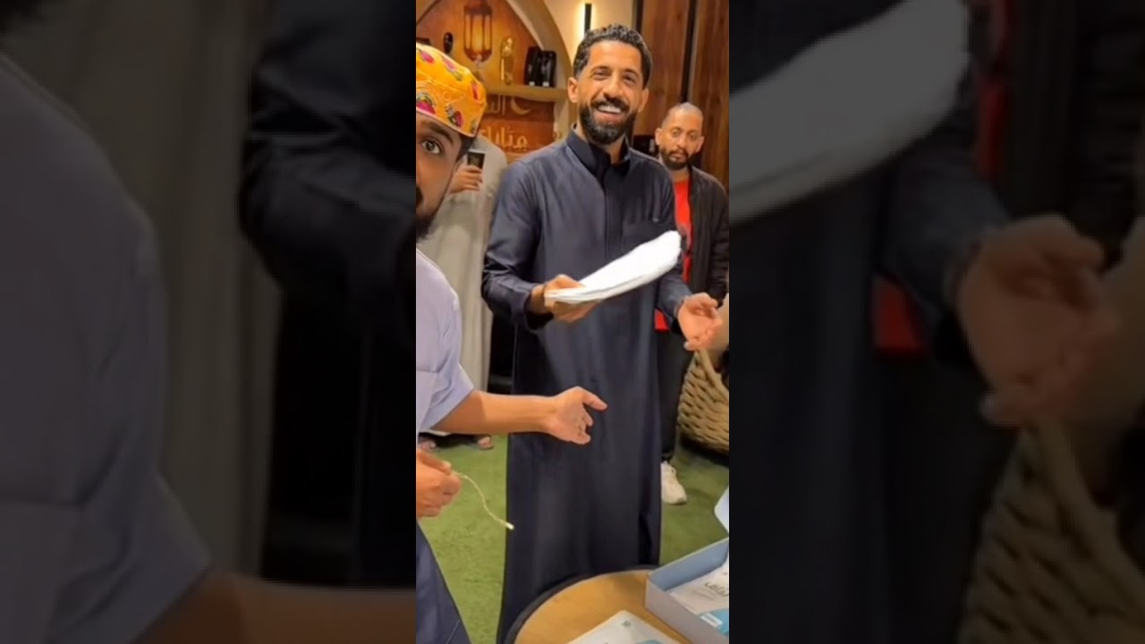 ابو حمزه مش لابس 😁