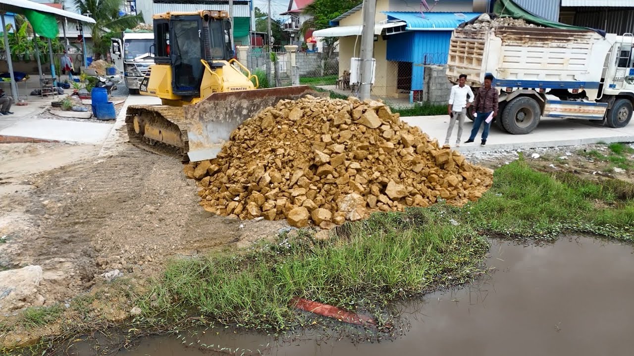 DR-51-PX Bulldozer with Dump Truck Working Landfill 5 X 150-Meter Build Road