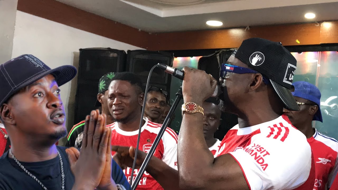 OPE FEDERAL CRY ON STAGE AS ALABI PASUMA TOLD HIM TO SETTLE THE ISSUE BETWEEN HIM & TAYE CURRENCY