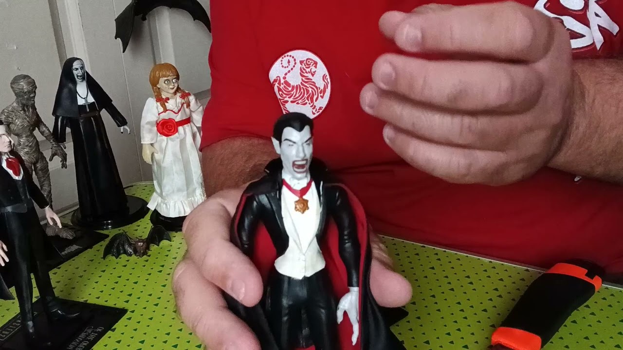 Unboxing figura Drácula de Bendyfigs,  The Noble Collection.