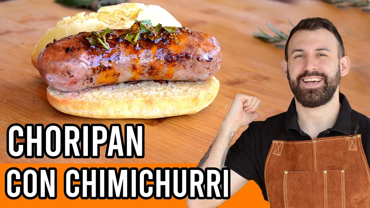 Salsicce alla griglia, panini e salsa chimichurri