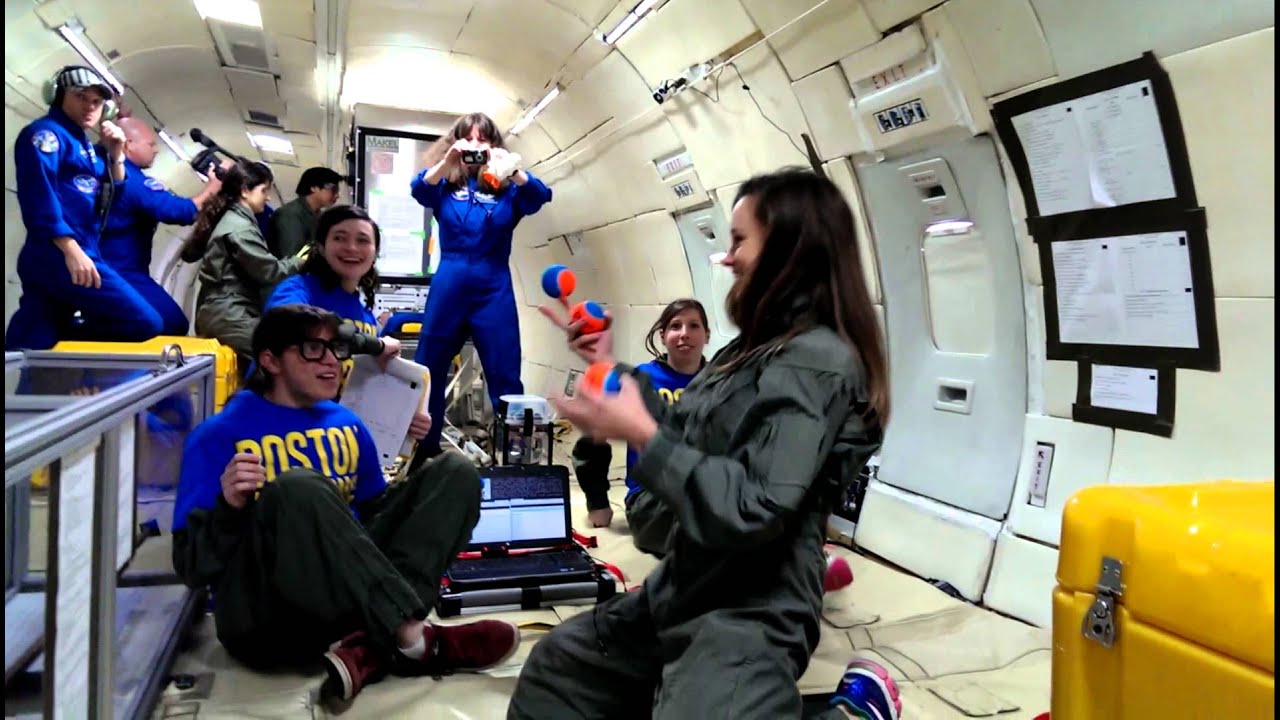 Juggling under Lunar gravity conditions on NASA's weightless aircraft via ZeroG!