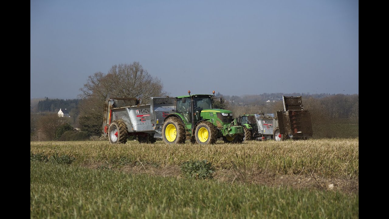 Deux épandeurs PICHON Muck Master M1350 à l'épandage de fumier lourd