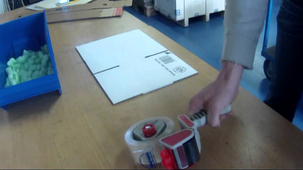 Rol tape in Tapedispenser doen
