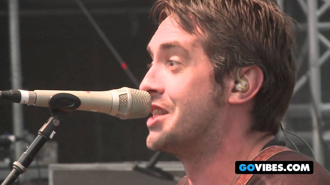 Yonder Mountain String Band Performs 