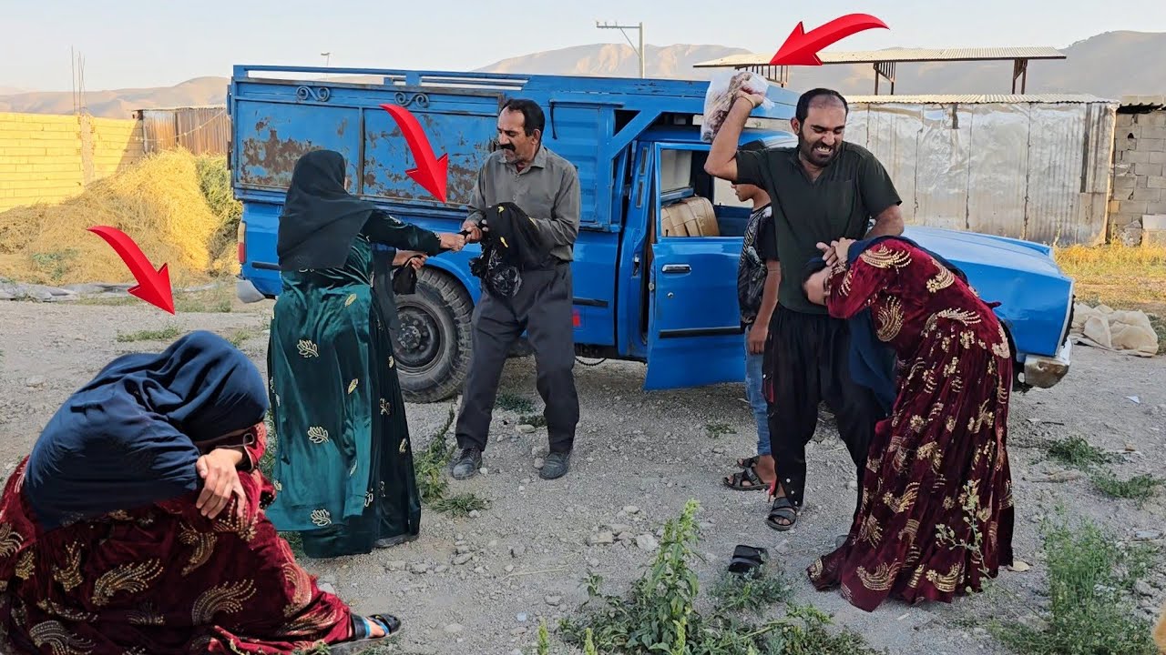 Ashraf and Shokoofeh's attempts to steal Ali's snacks