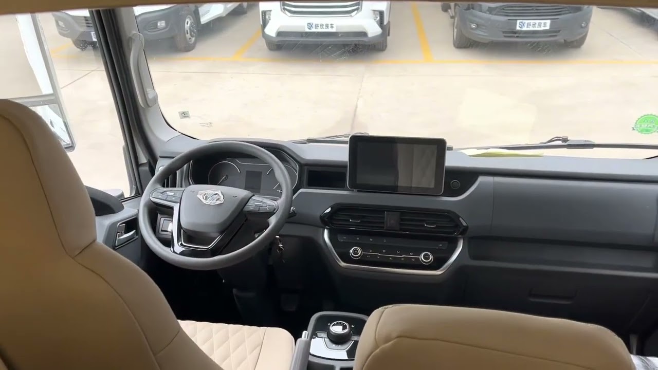 China Customize 4x2 Motor Home Caravan Luxury RV Mobile Camper Truck   for Outdoor travel & camping