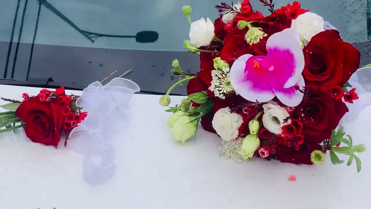 CHIẾC XE HOA TÔNG HỒNG ĐỎ NHẬP 