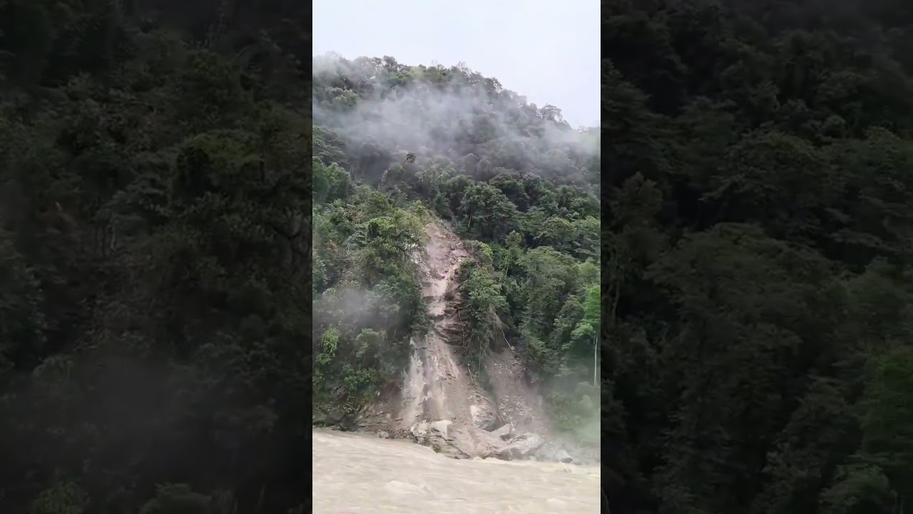 Mountain Collapses in India After Heavy Rain! Massive Landslide Captured