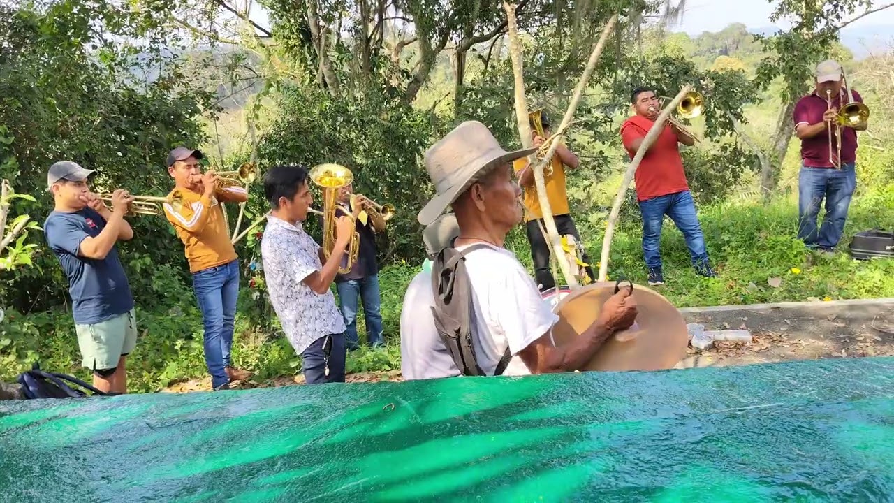 La Cruz de madera 🪾 🥁🎺