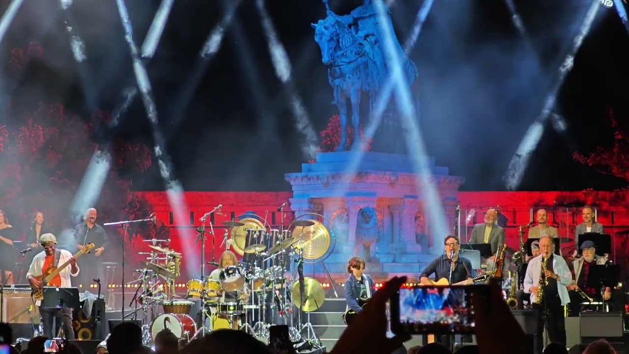 3 generations of Supertramp performing Give a Little Bit in Budapest on 21 Aug 2025