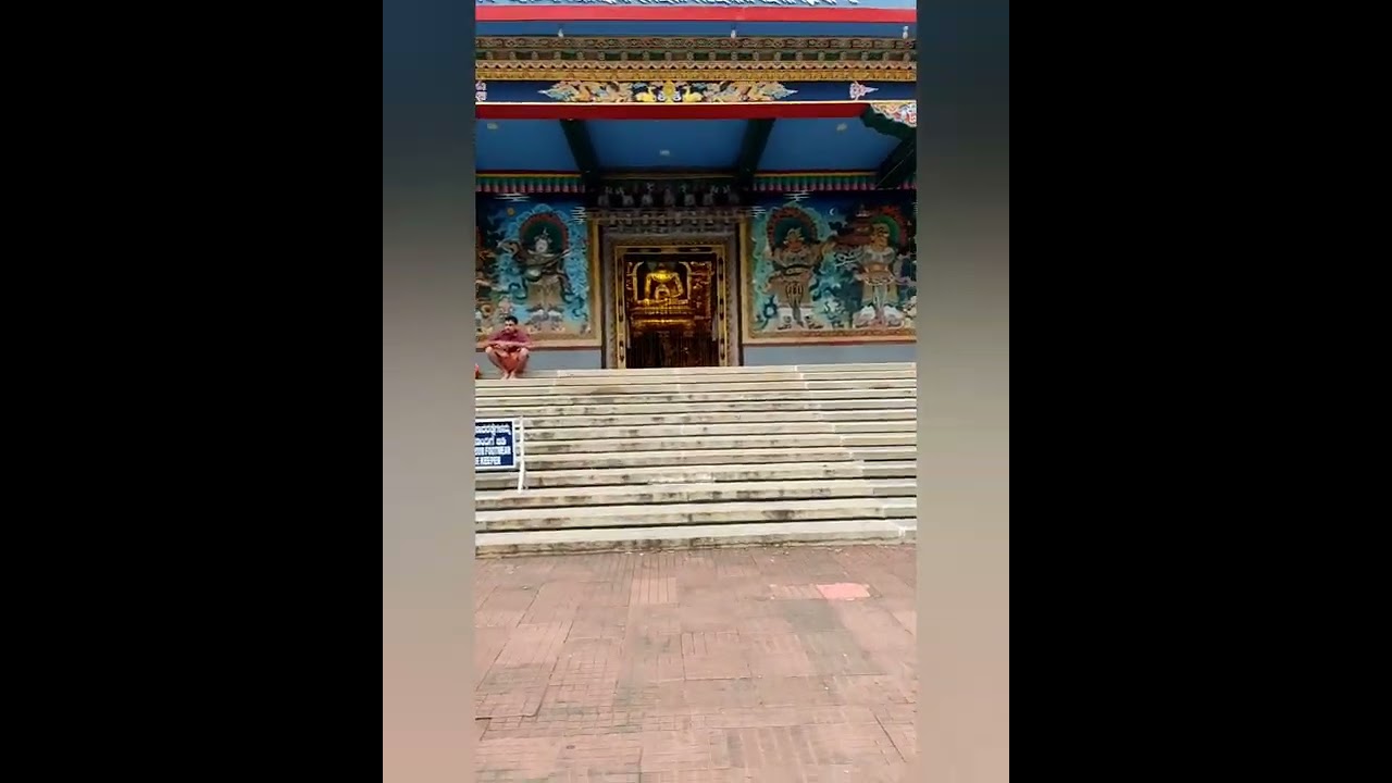 Golden Temple,This is the largest teaching center of Nyingmapa, a lineage of Tibetan Buddhism,